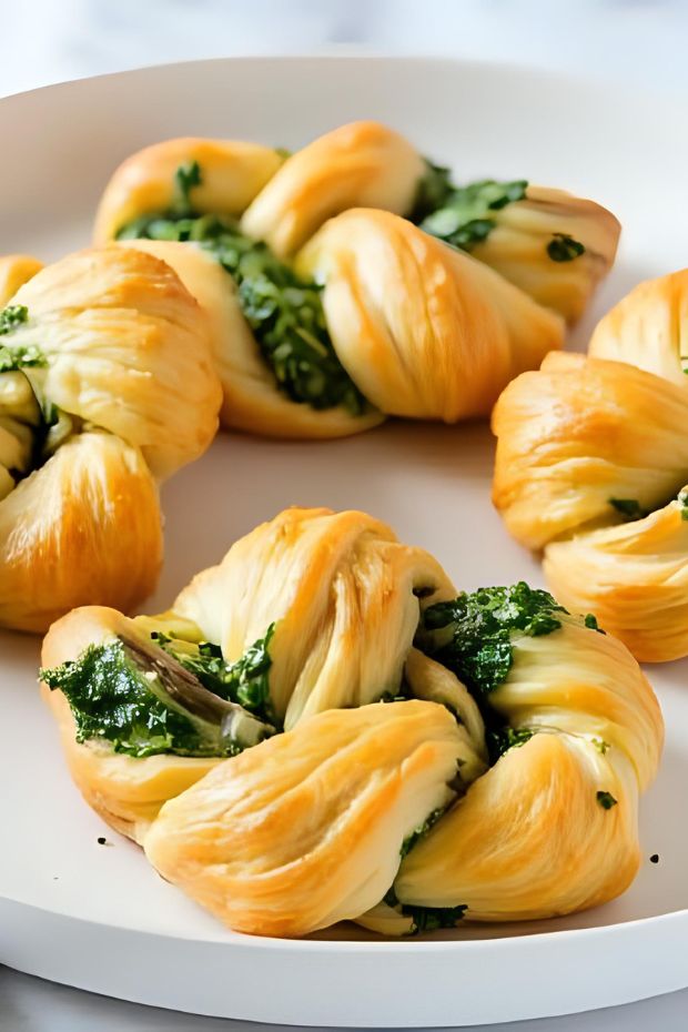 Cheesy Spinach and Artichoke Danish Twists, a savory pastry filled with creamy spinach and artichokes.